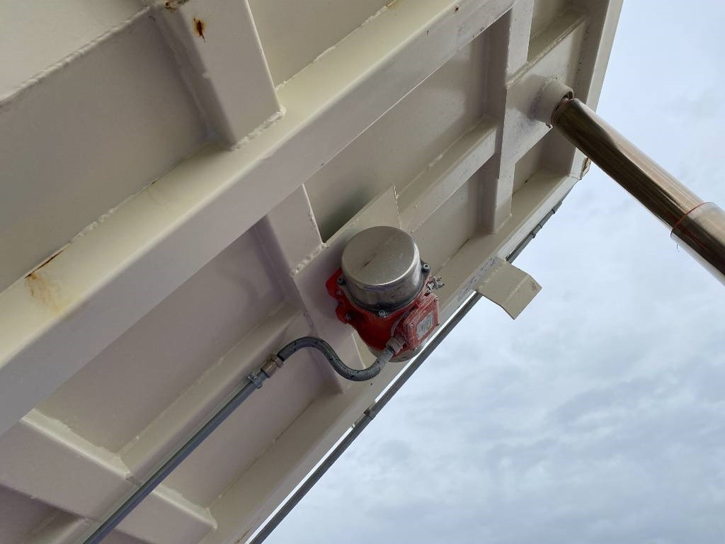 Vakuumska cisterna UNIVAC ASPIRATEUR MOBILE UNIVAC SC90DAV9AR-C: slika 28 Vakuumska cisterna UNIVAC ASPIRATEUR MOBILE UNIVAC SC90DAV9AR-C: slika 28