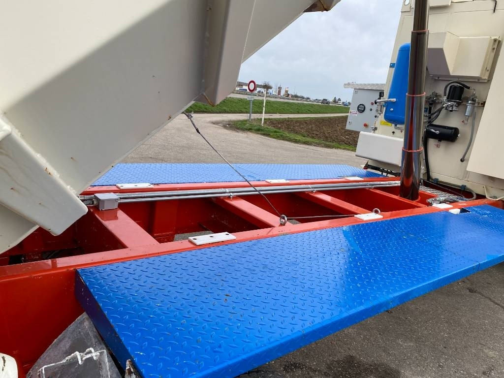 Vakuumska cisterna UNIVAC ASPIRATEUR MOBILE UNIVAC SC90DAV9AR-C: slika 27 Vakuumska cisterna UNIVAC ASPIRATEUR MOBILE UNIVAC SC90DAV9AR-C: slika 27