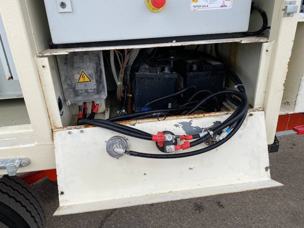 Vakuumska cisterna UNIVAC ASPIRATEUR MOBILE UNIVAC SC90DAV9AR-C: slika 15 Vakuumska cisterna UNIVAC ASPIRATEUR MOBILE UNIVAC SC90DAV9AR-C: slika 15