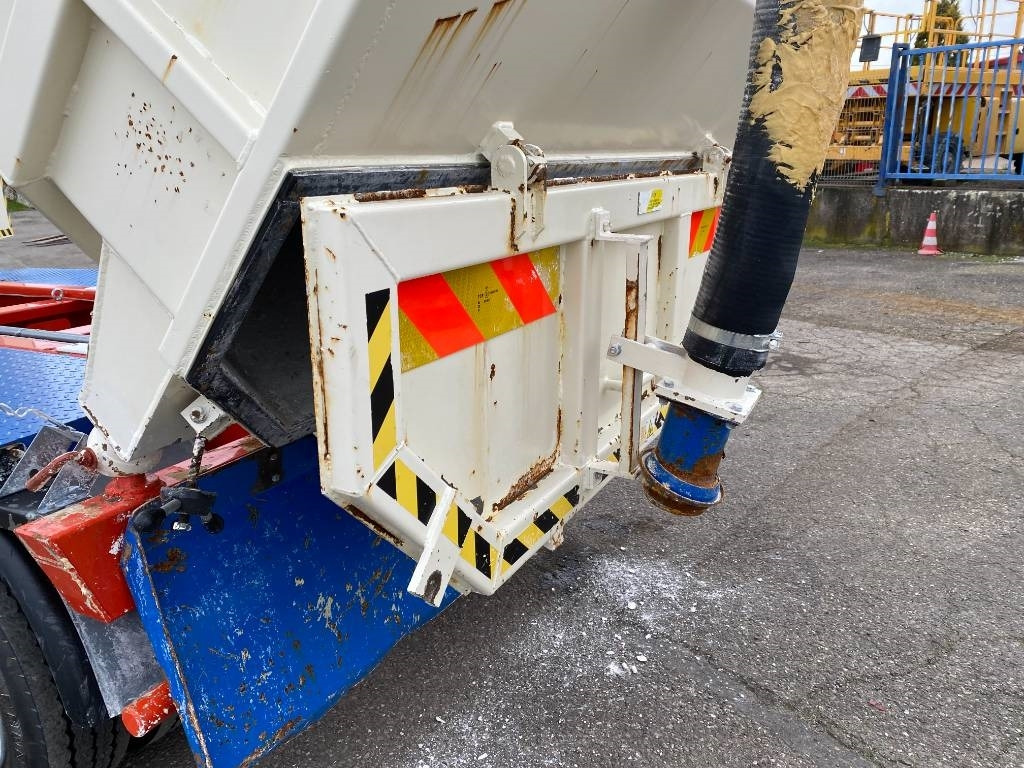 Vakuumska cisterna UNIVAC ASPIRATEUR MOBILE UNIVAC SC90DAV9AR-C: slika 23 Vakuumska cisterna UNIVAC ASPIRATEUR MOBILE UNIVAC SC90DAV9AR-C: slika 23