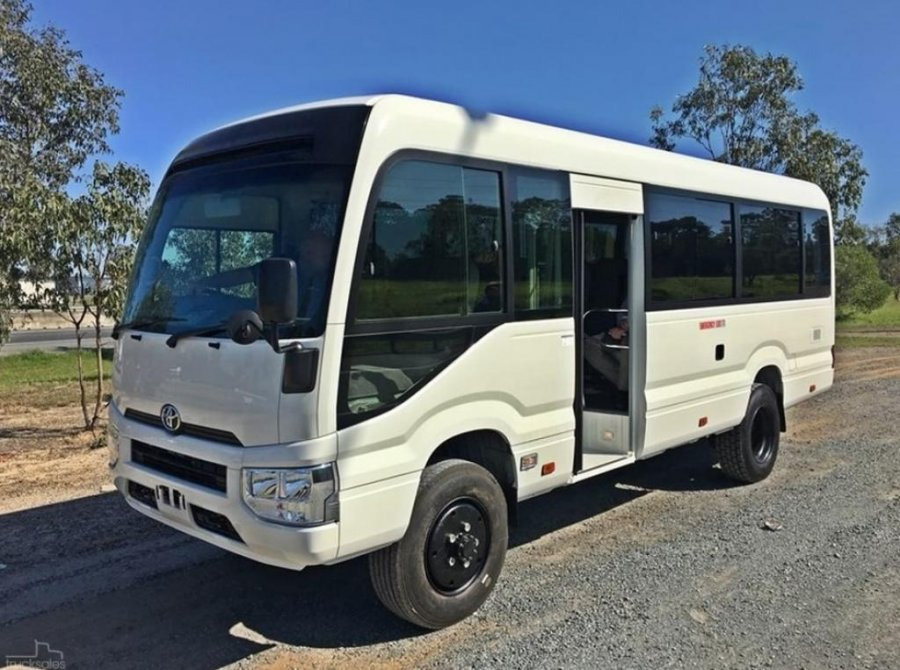 Toyota Coaster 23 SEATS 4x4 4.2L Diesel Manual - Prigradski autobus: slika 1 Toyota Coaster 23 SEATS 4x4 4.2L Diesel Manual - Prigradski autobus: slika 1
