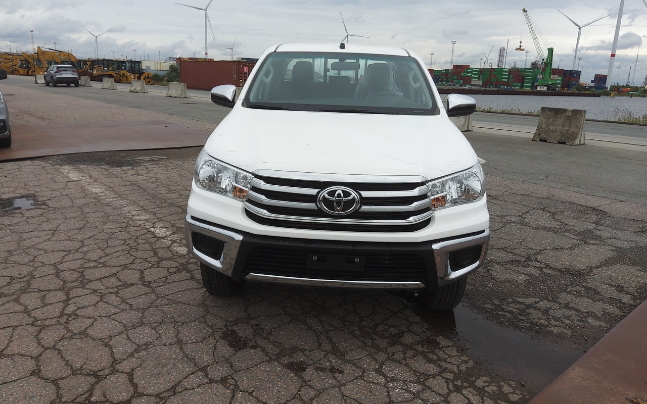 Toyota Hilux / Revo Pick-up double cabin pack security 2.4L Turbo Diesel Manual - Pikap: slika 2 Toyota Hilux / Revo Pick-up double cabin pack security 2.4L Turbo Diesel Manual - Pikap: slika 2