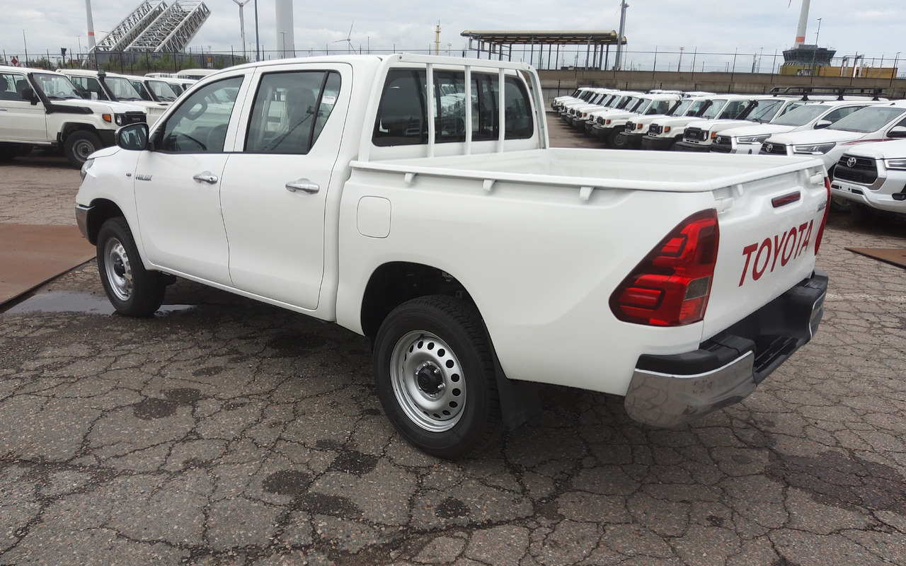 Toyota Hilux / Revo Pick-up double cabin pack security 2.4L Turbo Diesel Manual - Pikap: slika 4 Toyota Hilux / Revo Pick-up double cabin pack security 2.4L Turbo Diesel Manual - Pikap: slika 4