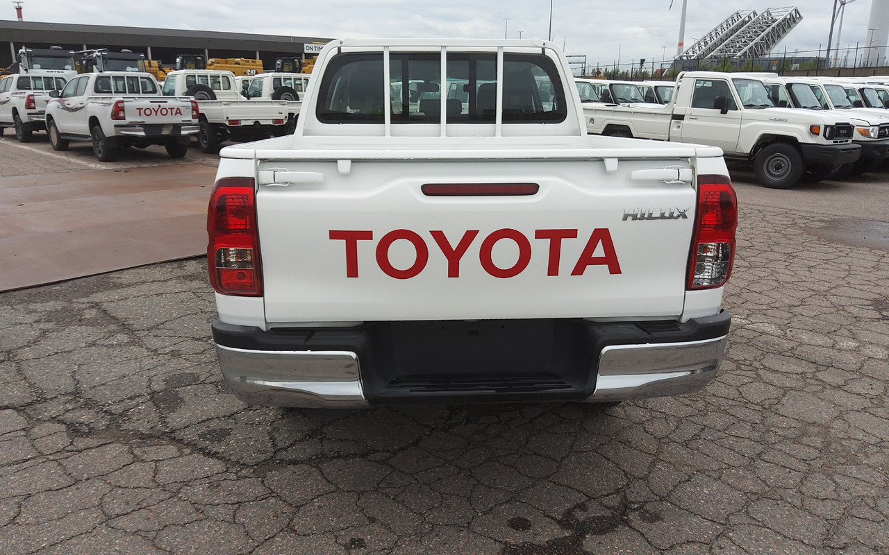 Toyota Hilux / Revo Pick-up double cabin pack security 2.4L Turbo Diesel Manual - Pikap: slika 5 Toyota Hilux / Revo Pick-up double cabin pack security 2.4L Turbo Diesel Manual - Pikap: slika 5
