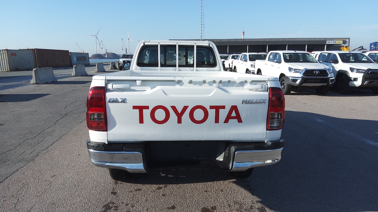 Toyota Hilux / Revo Pick-up single Cab pack security 2.4L Turbo Diesel Manual - Pikap: slika 4 Toyota Hilux / Revo Pick-up single Cab pack security 2.4L Turbo Diesel Manual - Pikap: slika 4