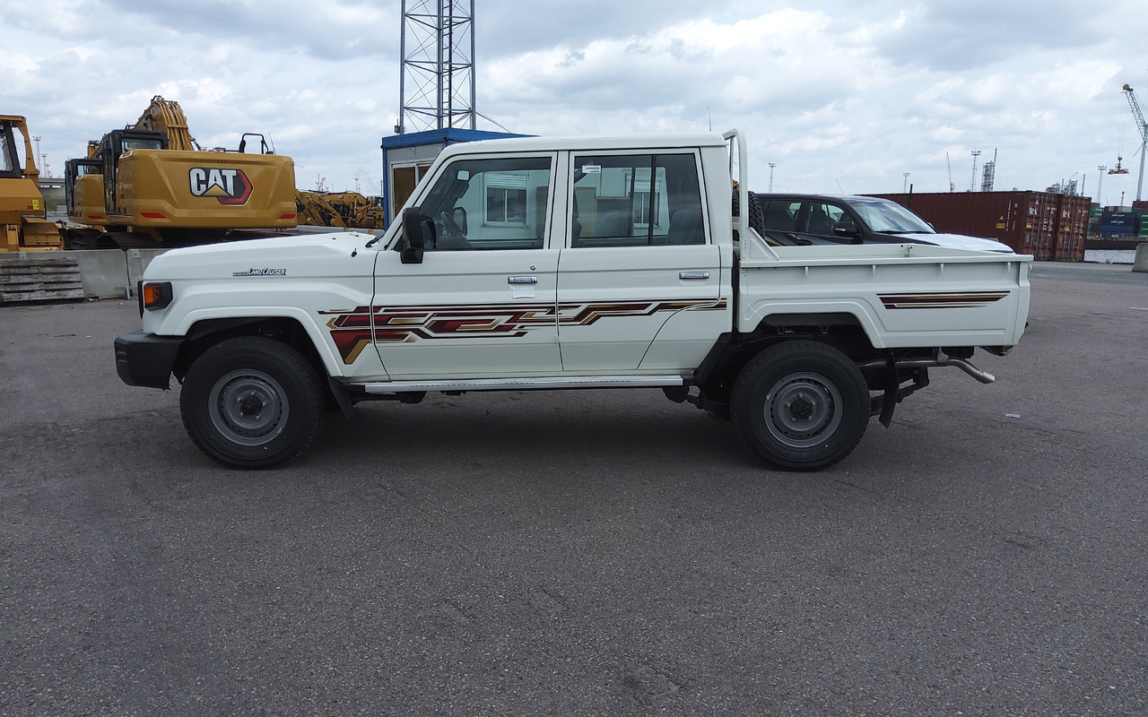 Toyota Toyota Land cruiser 79 grj double cabin 4.0L Petrol Manual 5 SEATS/PLACES - Pikap: slika 5 Toyota Toyota Land cruiser 79 grj double cabin 4.0L Petrol Manual 5 SEATS/PLACES - Pikap: slika 5