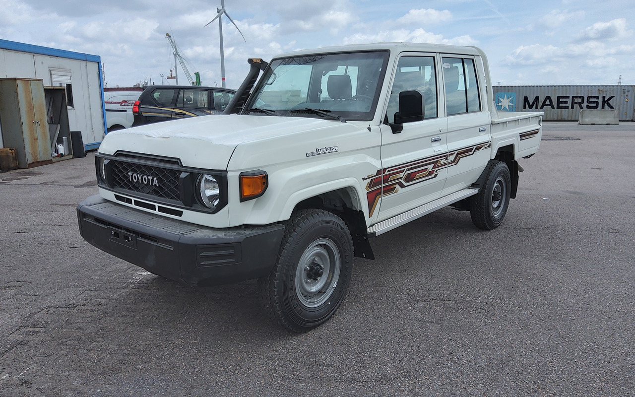 Toyota Toyota Land cruiser 79 grj double cabin 4.0L Petrol Manual 5 SEATS/PLACES - Pikap: slika 1 Toyota Toyota Land cruiser 79 grj double cabin 4.0L Petrol Manual 5 SEATS/PLACES - Pikap: slika 1