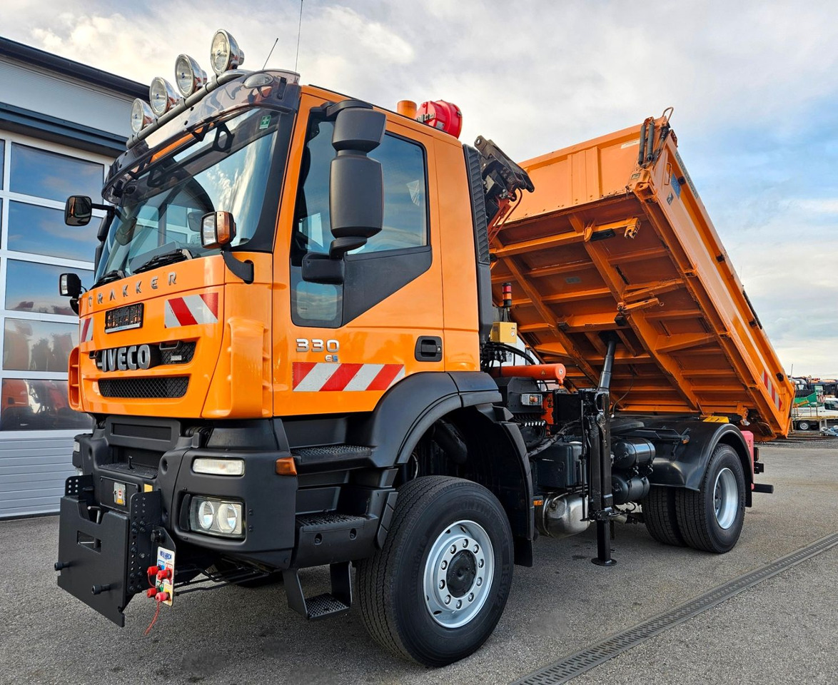 Iveco Trakker 190T33 4x4 Euro5 Kran Atlas Funk - Istovarivač, Kamion sa dizalicom: slika 1 Iveco Trakker 190T33 4x4 Euro5 Kran Atlas Funk - Istovarivač, Kamion sa dizalicom: slika 1