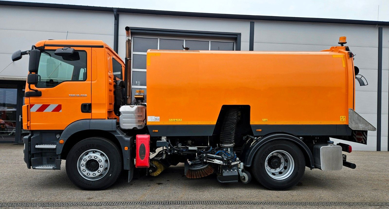 MAN TGM 18.250 Euro6 BROCK SL200 L+R Aufbaumotor - Autočistilica: slika 2 MAN TGM 18.250 Euro6 BROCK SL200 L+R Aufbaumotor - Autočistilica: slika 2