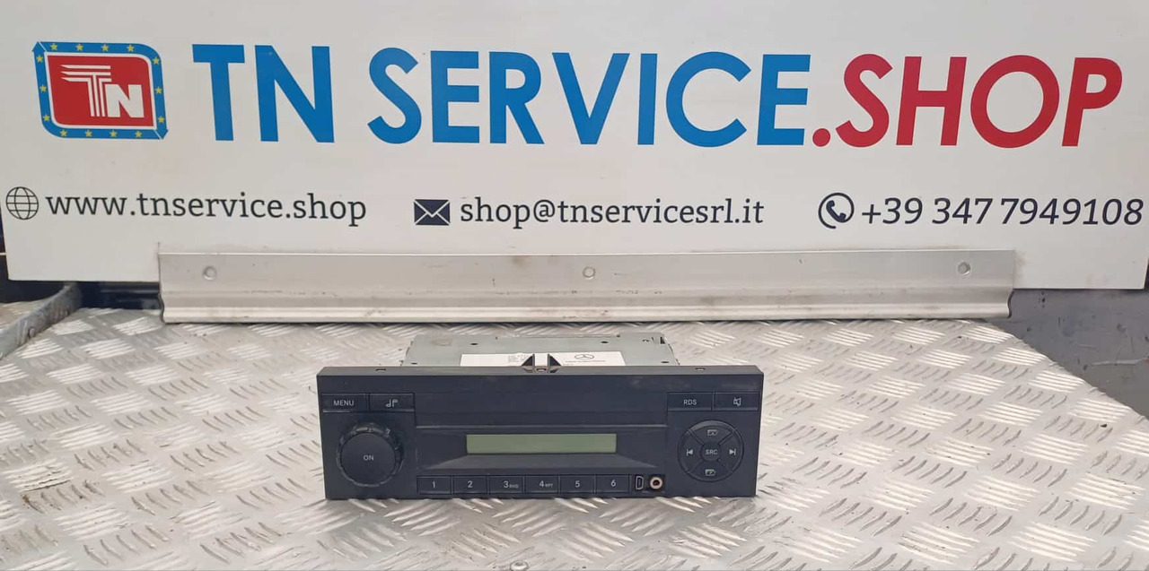 Autoradio Mercedes-Benz Actros MP4 - Električni sistem: slika 1 Autoradio Mercedes-Benz Actros MP4 - Električni sistem: slika 1