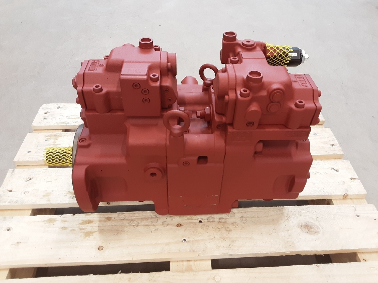 Hyundai K7V63DTP1C8R-9N01-VD - Hidraulična pumpa za Utovarivač guseničar: slika 1 Hyundai K7V63DTP1C8R-9N01-VD - Hidraulična pumpa za Utovarivač guseničar: slika 1
