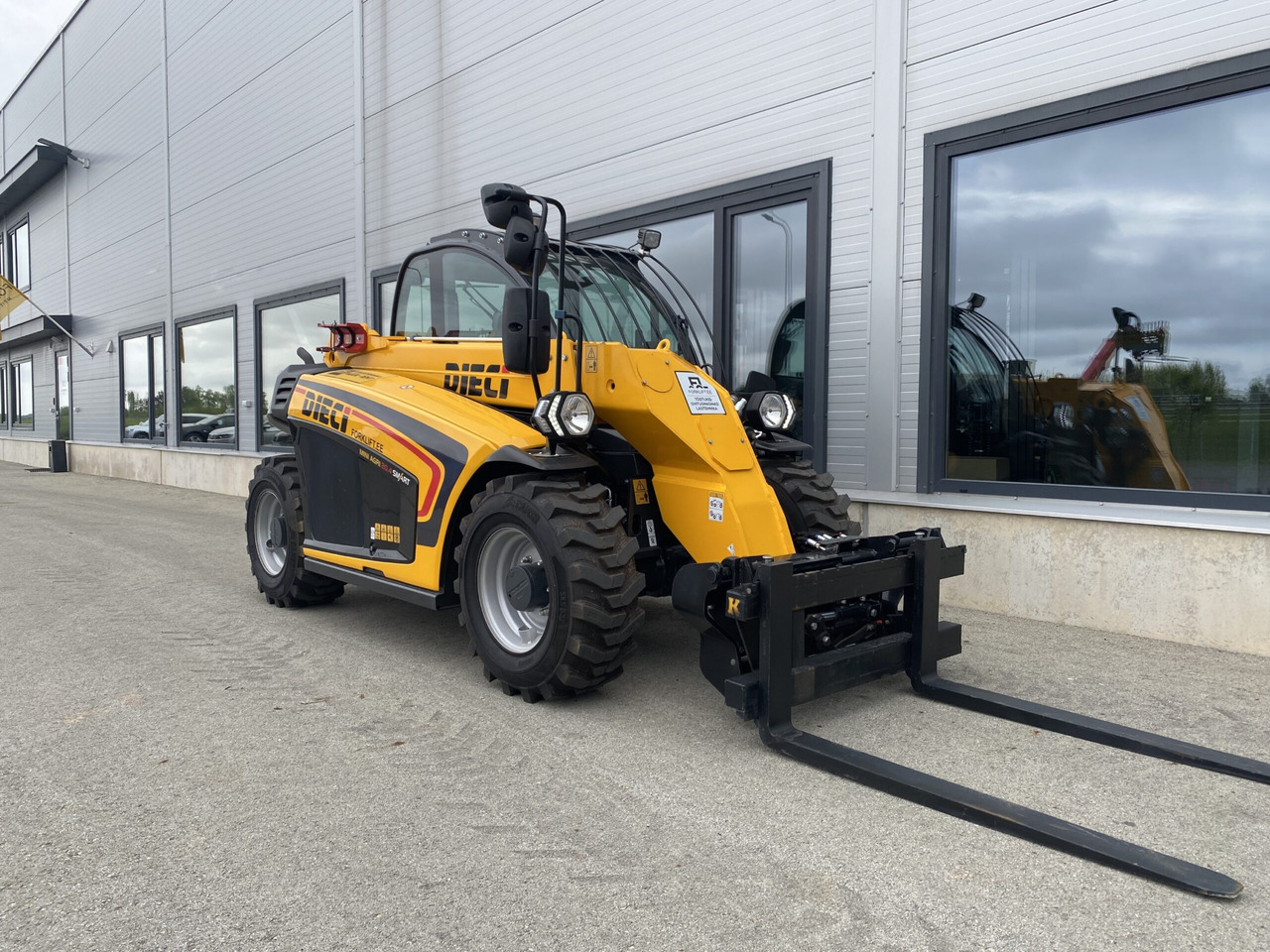 Dieci Mini Agri 20.4 SMART 37 kW - Teleskopski upravljač: slika 3 Dieci Mini Agri 20.4 SMART 37 kW - Teleskopski upravljač: slika 3