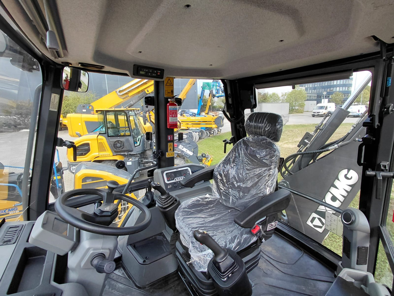 XCMG XC8-S3580 - Bager utovarivač: slika 5 XCMG XC8-S3580 - Bager utovarivač: slika 5