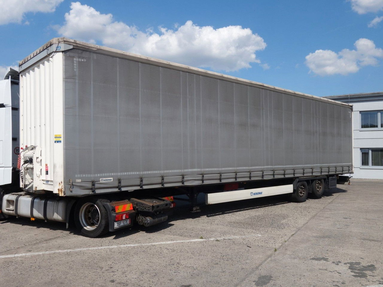Krone SD Mega 2 Achse, 1 Liftachse, XL SD Mega 2 Achse, 1 Liftachse, XL - Poluprikolica sa ceradom: slika 3 Krone SD Mega 2 Achse, 1 Liftachse, XL SD Mega 2 Achse, 1 Liftachse, XL - Poluprikolica sa ceradom: slika 3