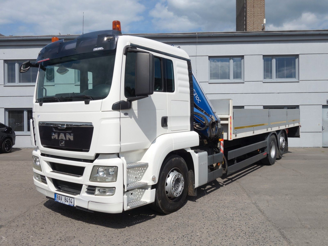 MAN TGS 26.360 FG 6x2 mit Fassi F210C - Kamion sa dizalicom: slika 2 MAN TGS 26.360 FG 6x2 mit Fassi F210C - Kamion sa dizalicom: slika 2