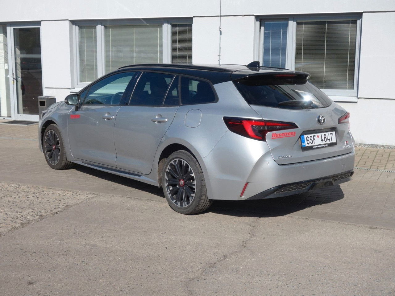 Toyota Corolla Touring 2,0 Hybrid GR Sport - Karavan: slika 4 Toyota Corolla Touring 2,0 Hybrid GR Sport - Karavan: slika 4