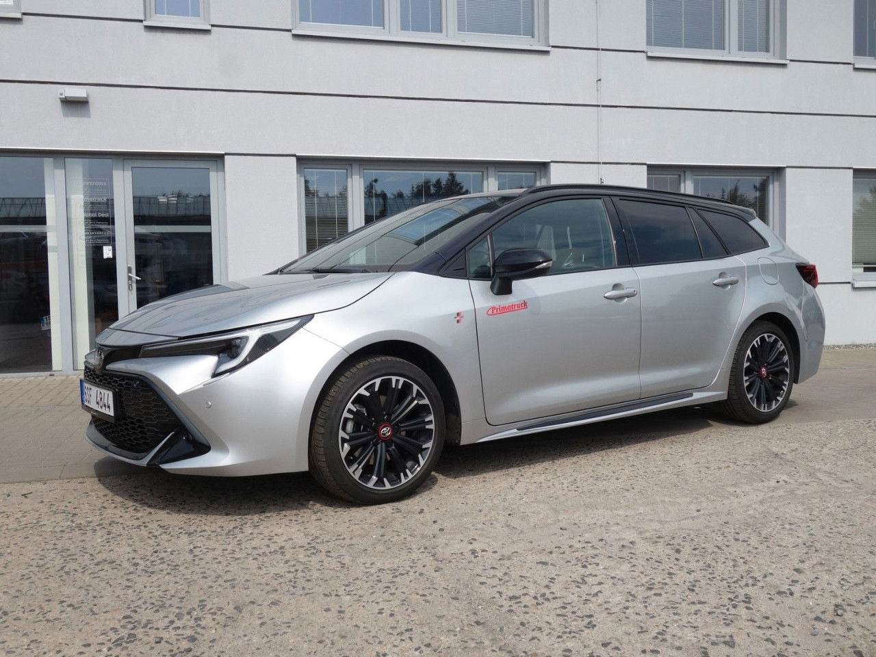 Toyota Corolla Touring 2,0 Hybrid GR Sport - Karavan: slika 2 Toyota Corolla Touring 2,0 Hybrid GR Sport - Karavan: slika 2