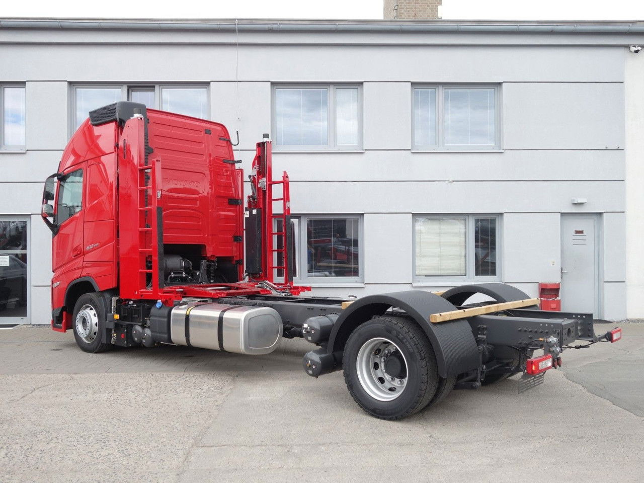 Volvo FH 13 XL 460 TC Neue fur Kassbohrer,Rolfo, Rimo - Kamion sa golom šasijom i zatvorenom kabinom: slika 4 Volvo FH 13 XL 460 TC Neue fur Kassbohrer,Rolfo, Rimo - Kamion sa golom šasijom i zatvorenom kabinom: slika 4