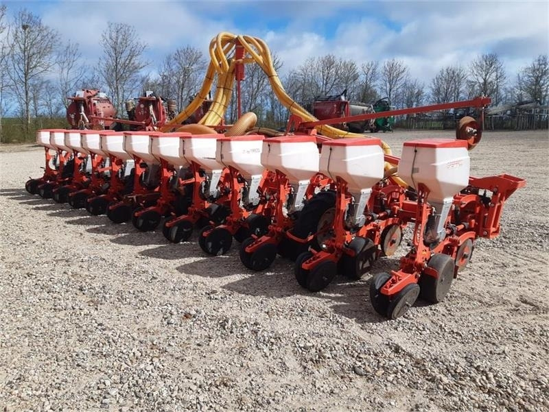 Maschio Gaspardo Manta XL 12 rk med PA1 fronttank - Sejalica: slika 1 Maschio Gaspardo Manta XL 12 rk med PA1 fronttank - Sejalica: slika 1
