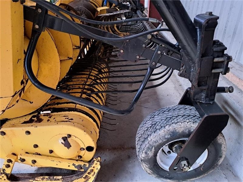 New Holland 355 W Græspick-up - Dodatak za stočnu hranu: slika 3 New Holland 355 W Græspick-up - Dodatak za stočnu hranu: slika 3