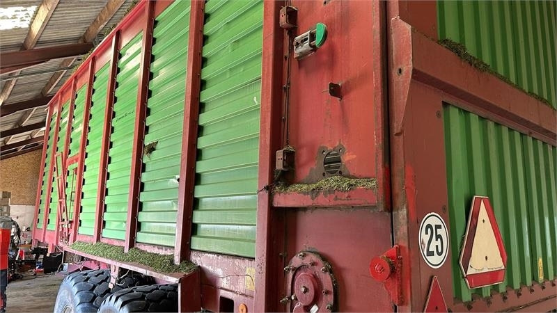 Strautmann Giga-Trailer 2246 - Prikolica za mešanje stočne hrane: slika 2 Strautmann Giga-Trailer 2246 - Prikolica za mešanje stočne hrane: slika 2