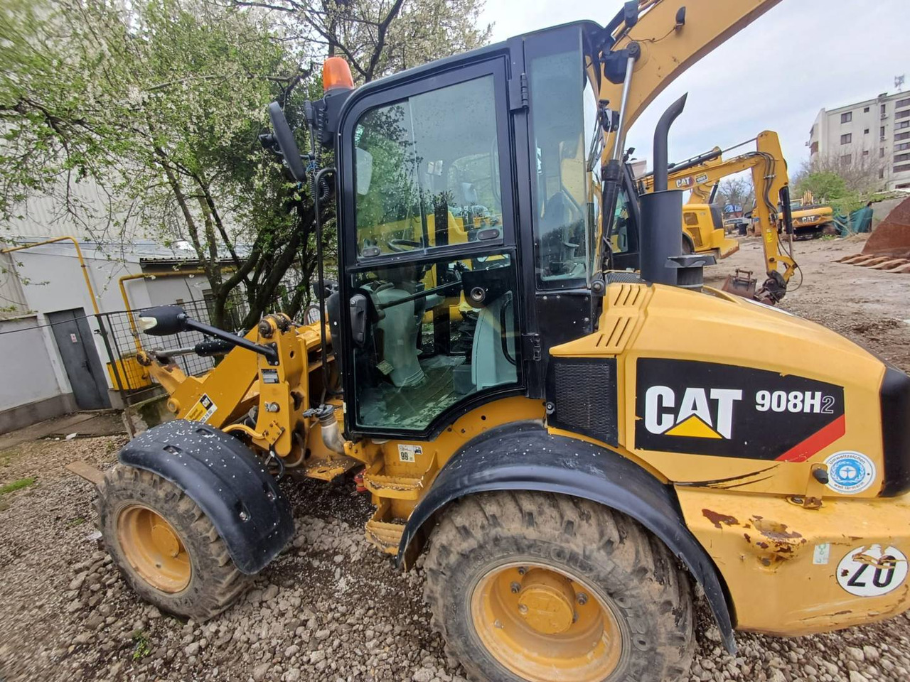Utovarivač točkaš CAT 908H2: slika 8