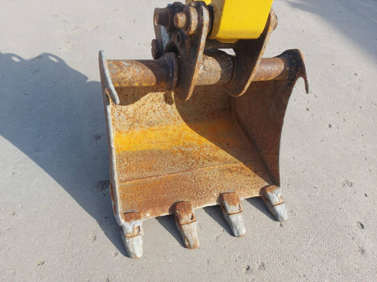 Bager guseničar CAT 301.8: slika 11