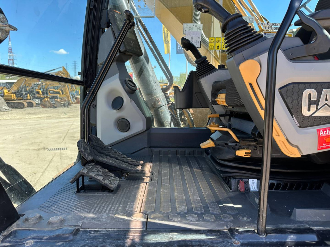 Bager guseničar CAT 323: slika 15 Bager guseničar CAT 323: slika 15