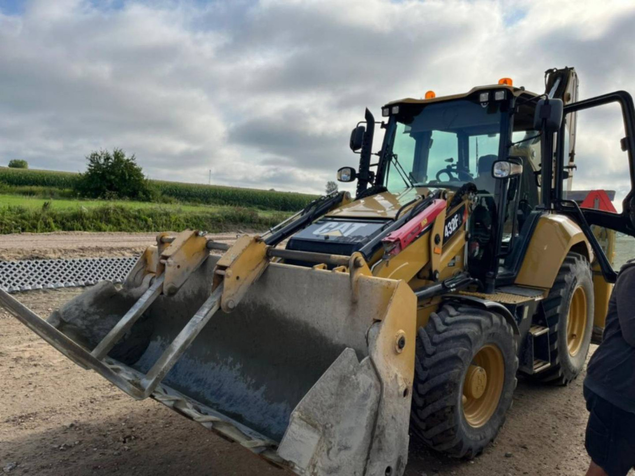 CAT 432F2 - Bager utovarivač: slika 1 CAT 432F2 - Bager utovarivač: slika 1