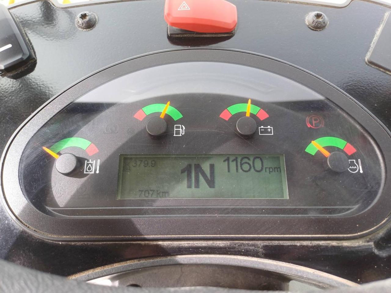 CAT 906 M - Utovarivač točkaš: slika 5 CAT 906 M - Utovarivač točkaš: slika 5