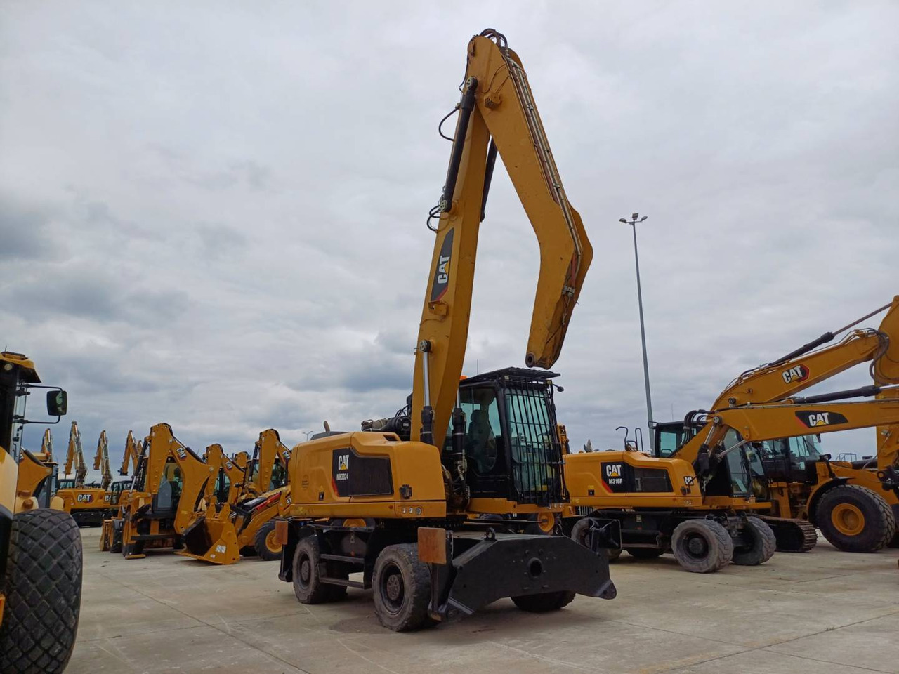 CAT MH3024 - Bager za obradu otpada/ Industrije: slika 2 CAT MH3024 - Bager za obradu otpada/ Industrije: slika 2