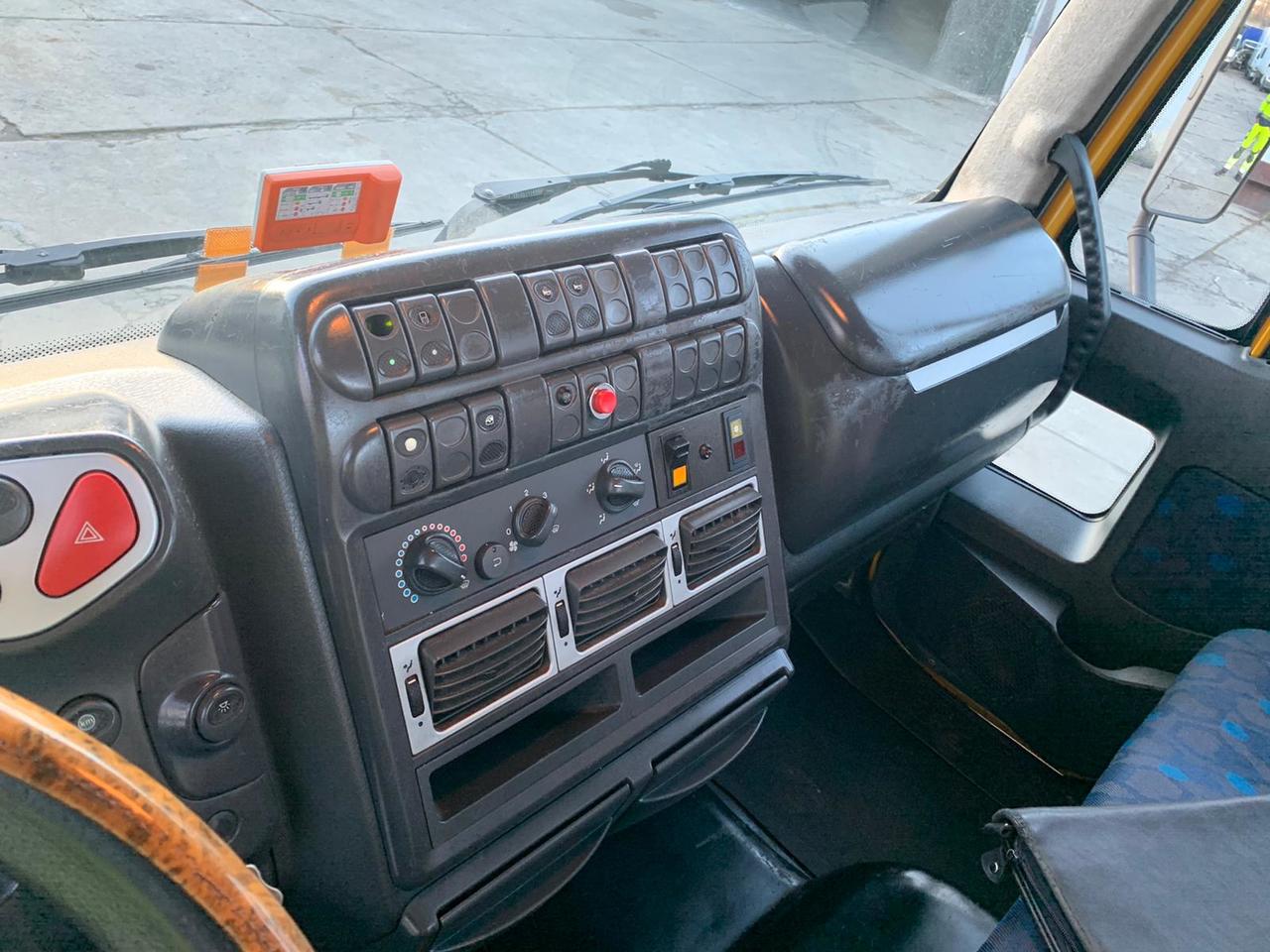 Kamion za prevoz automobila IVECO LESO: slika 12