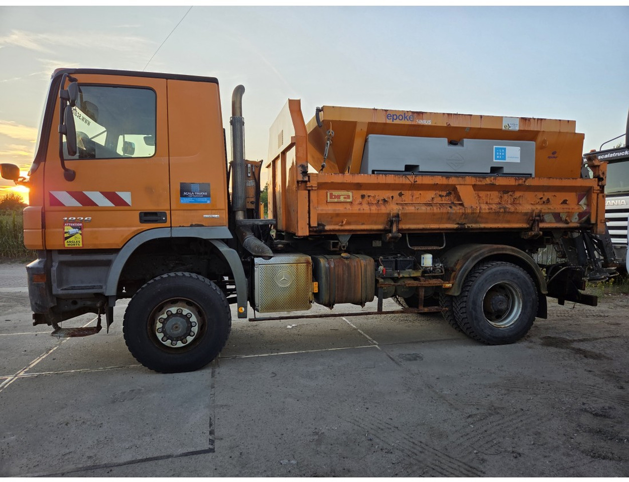 MERCEDES ACTROS 1836 4X4 TIPPER possible to buy with salt spreader - Istovarivač: slika 3 MERCEDES ACTROS 1836 4X4 TIPPER possible to buy with salt spreader - Istovarivač: slika 3