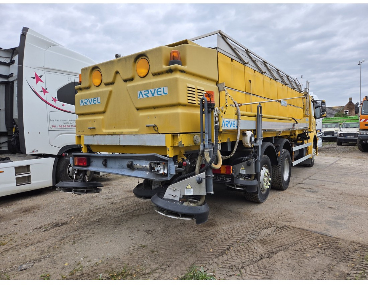 MERCEDES AXOR 2533 6X2 CHASSIS LOW MILEAGE - Kamion sa golom šasijom i zatvorenom kabinom, Vozilo za čišćenje snega: slika 3 MERCEDES AXOR 2533 6X2 CHASSIS LOW MILEAGE - Kamion sa golom šasijom i zatvorenom kabinom, Vozilo za čišćenje snega: slika 3