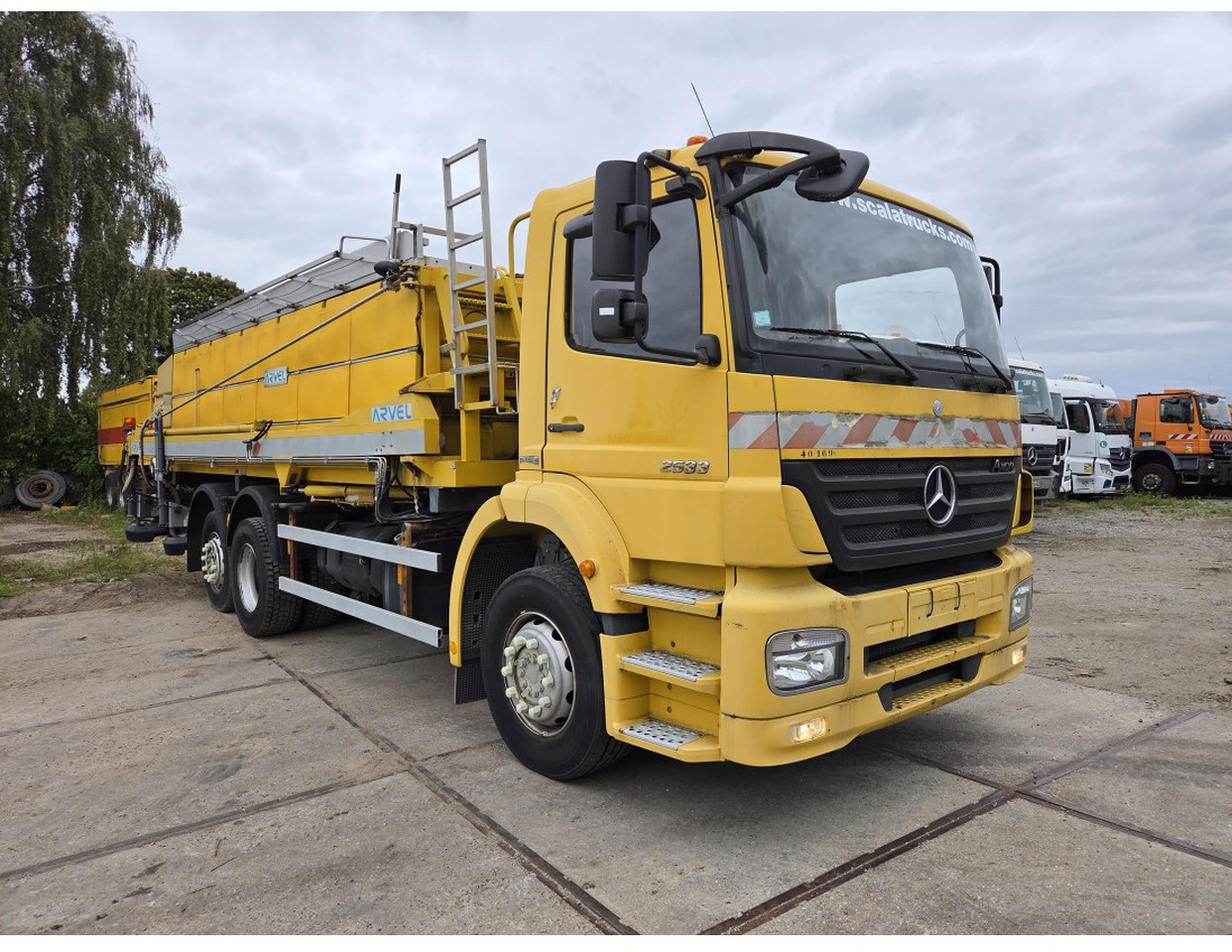 MERCEDES AXOR 2533 6X2 CHASSIS LOW MILEAGE - Kamion sa golom šasijom i zatvorenom kabinom, Vozilo za čišćenje snega: slika 4 MERCEDES AXOR 2533 6X2 CHASSIS LOW MILEAGE - Kamion sa golom šasijom i zatvorenom kabinom, Vozilo za čišćenje snega: slika 4