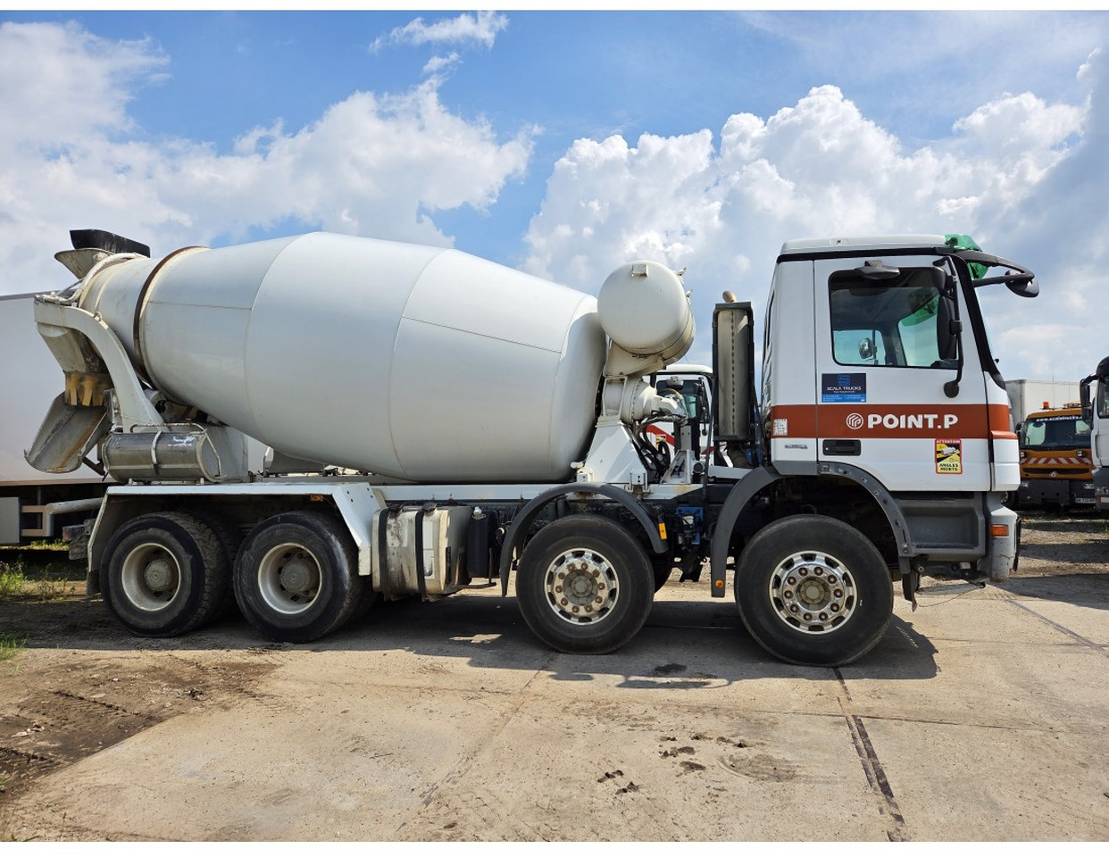 Mercedes 3241 concrete mixer truck 8x4 9m3 - Mikser za beton: slika 3 Mercedes 3241 concrete mixer truck 8x4 9m3 - Mikser za beton: slika 3