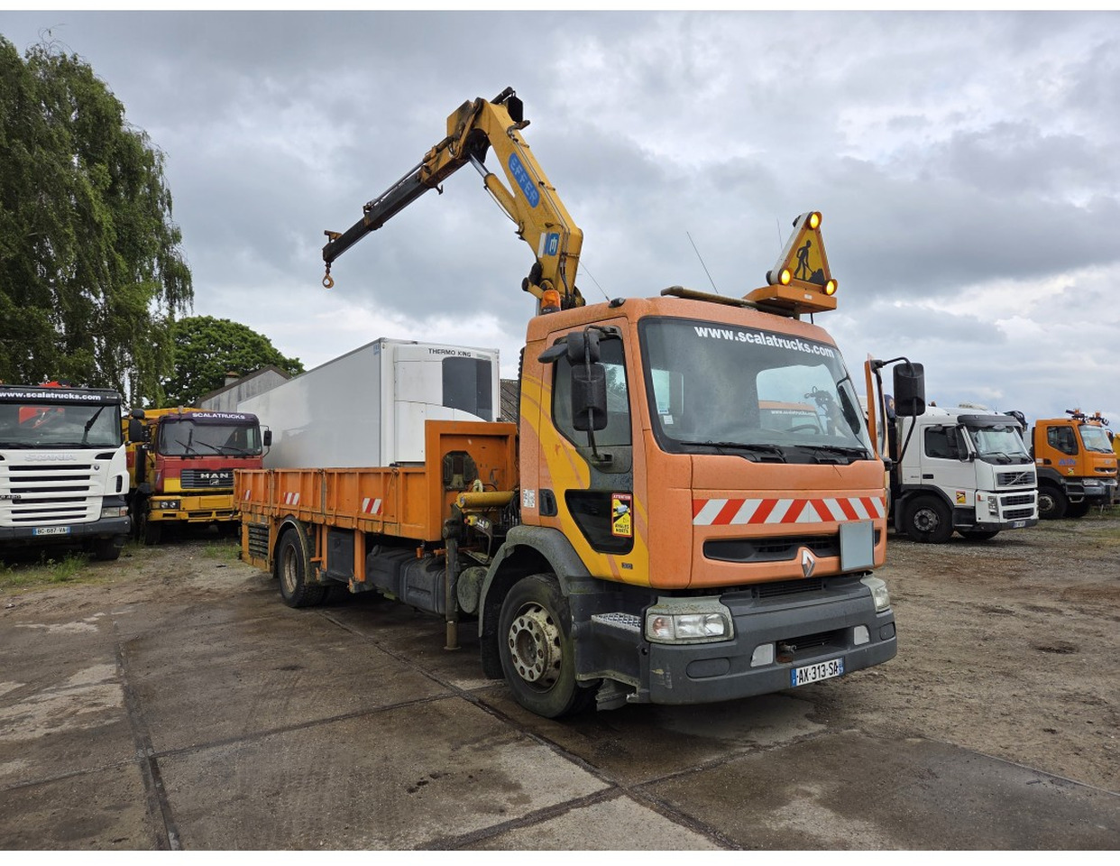 Renault Premium 300 MECHANICAL PUMP OPEN BOX COMPRESSOR CRANE EFFER 140/2S - Kamion sa tovarnim sandukom, Kamion sa dizalicom: slika 5 Renault Premium 300 MECHANICAL PUMP OPEN BOX COMPRESSOR CRANE EFFER 140/2S - Kamion sa tovarnim sandukom, Kamion sa dizalicom: slika 5