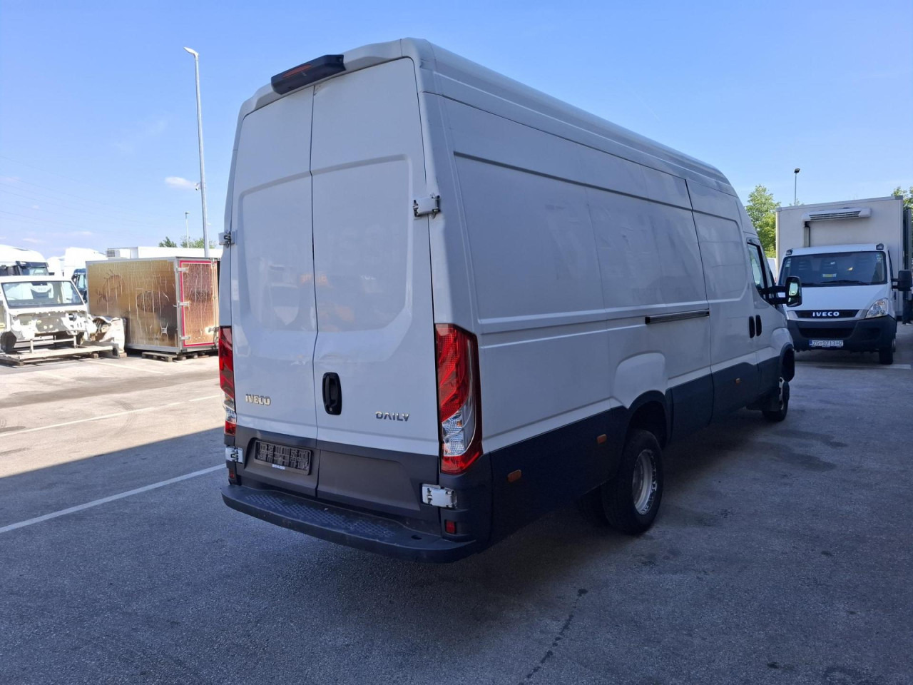IVECO Daily 35C16V - Putnički kombi: slika 3 IVECO Daily 35C16V - Putnički kombi: slika 3
