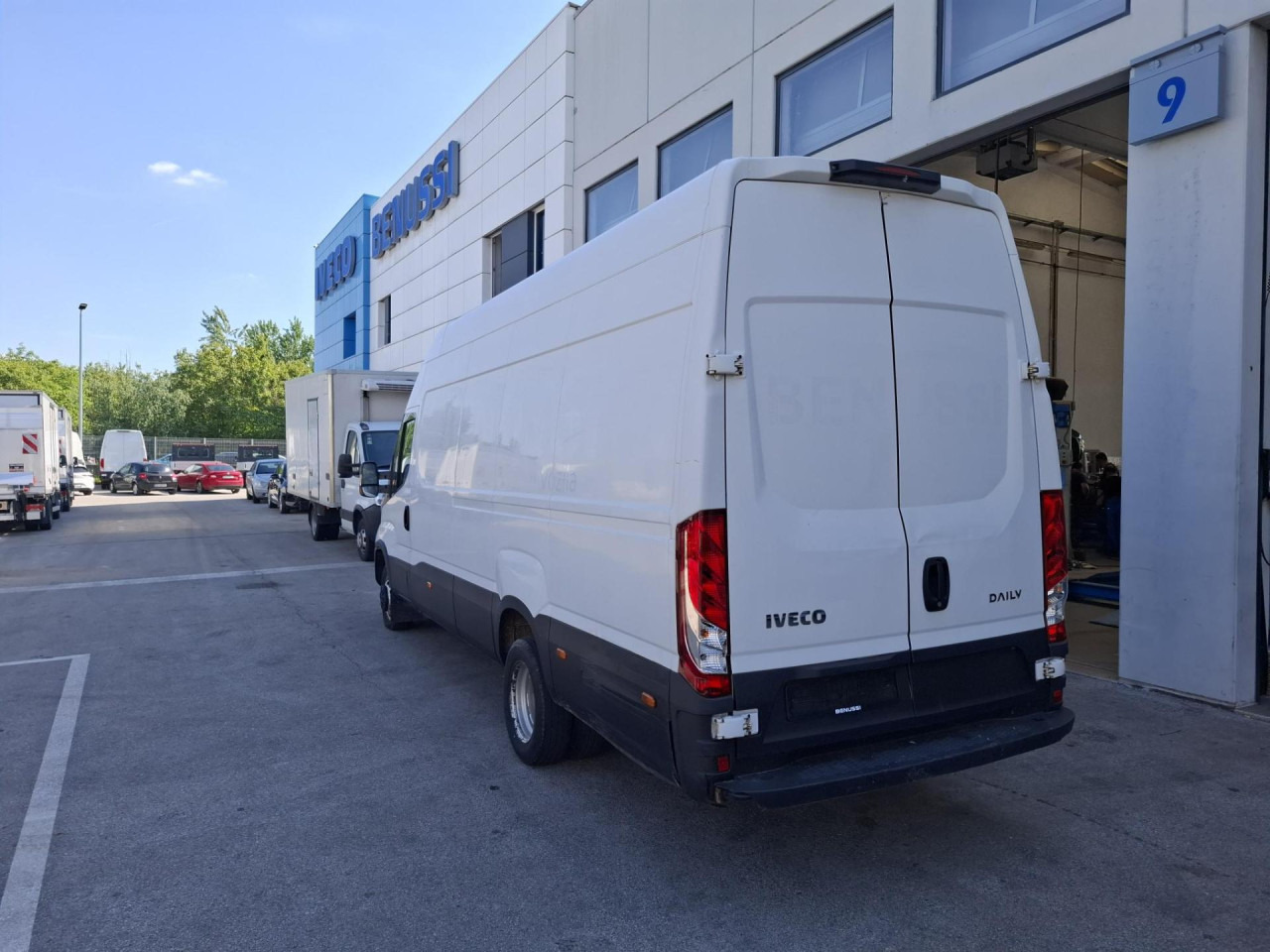 IVECO Daily 35C16V - Putnički kombi: slika 4 IVECO Daily 35C16V - Putnički kombi: slika 4