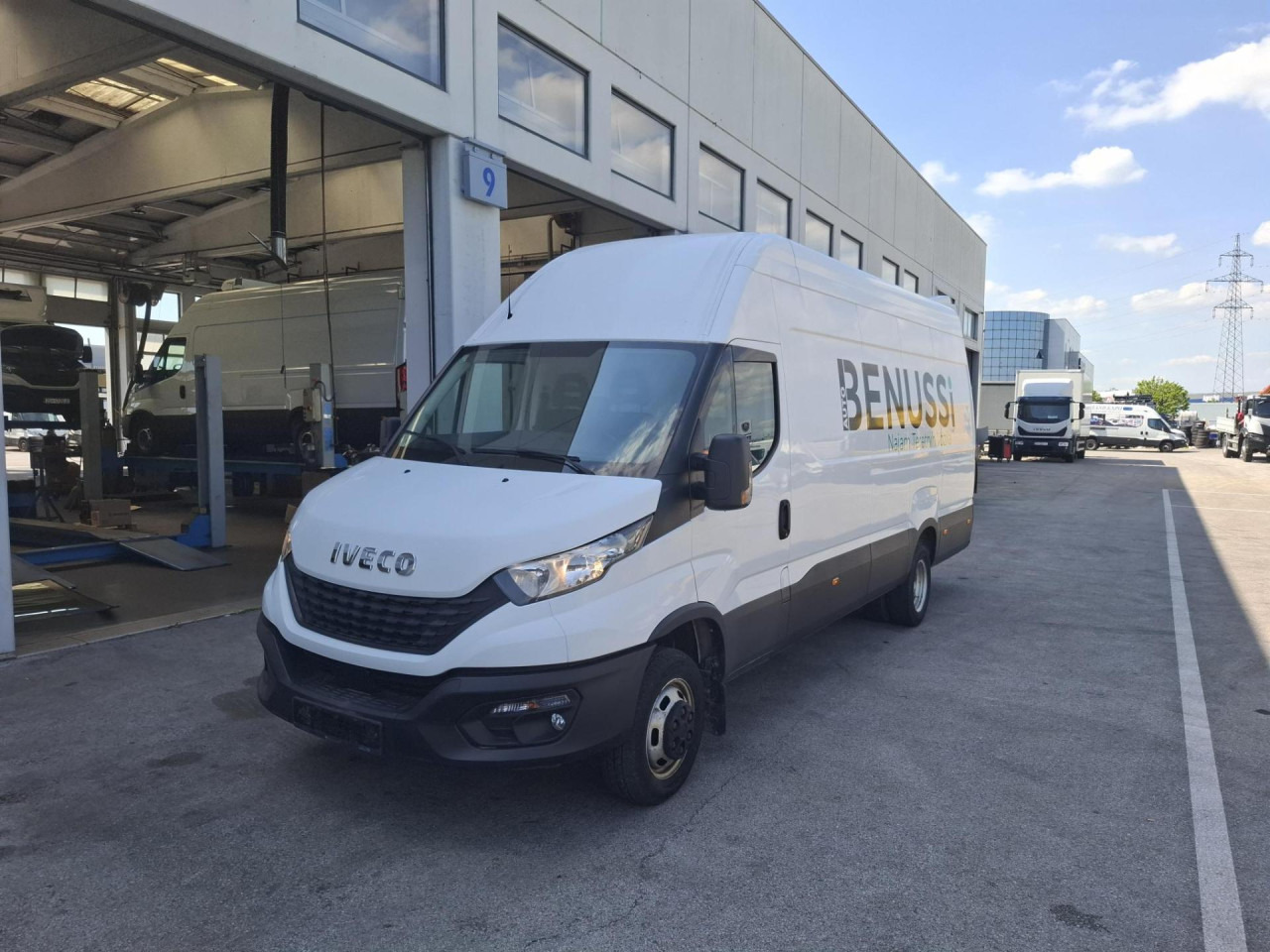 IVECO Daily 35C18H V - Putnički kombi: slika 1 IVECO Daily 35C18H V - Putnički kombi: slika 1