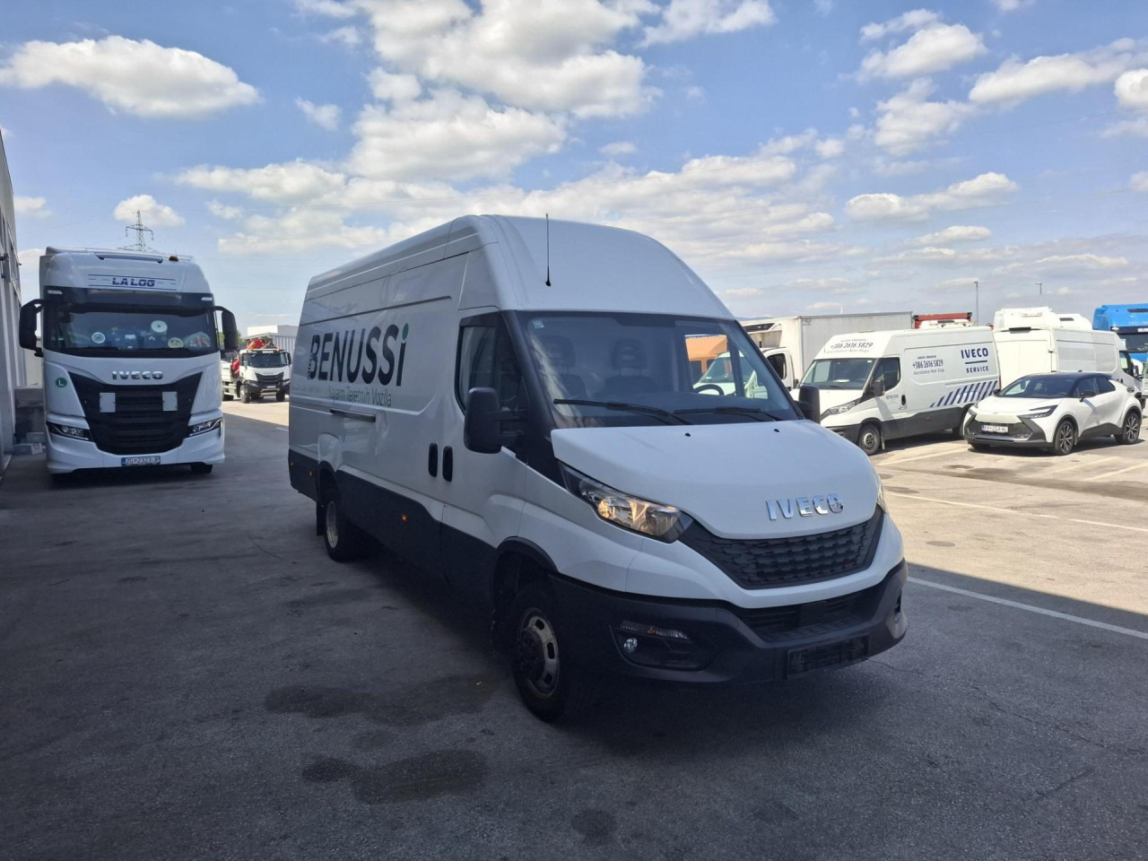 IVECO Daily 35C18H V - Putnički kombi: slika 2 IVECO Daily 35C18H V - Putnički kombi: slika 2