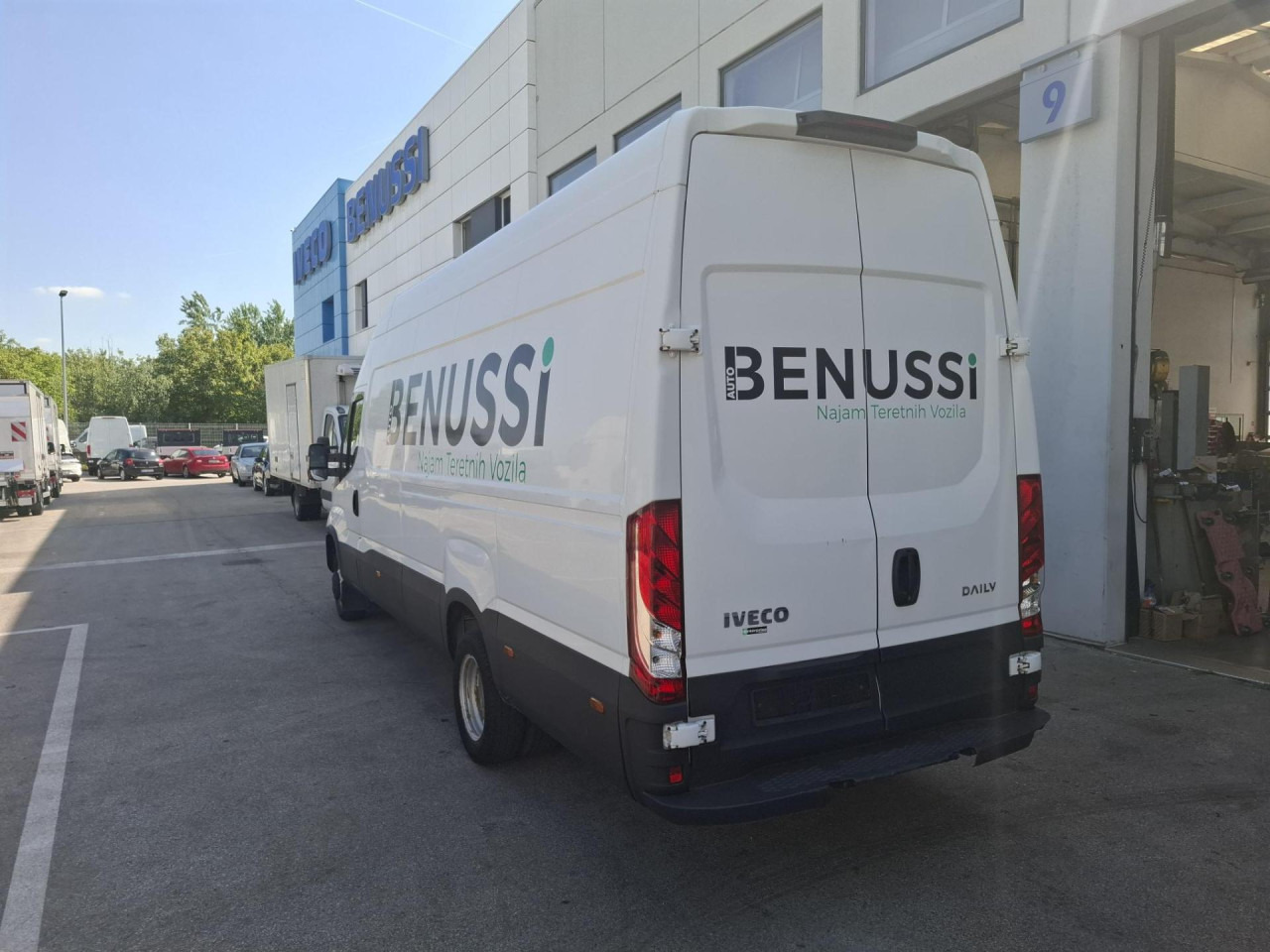 IVECO Daily 35C18H V - Putnički kombi: slika 4 IVECO Daily 35C18H V - Putnički kombi: slika 4