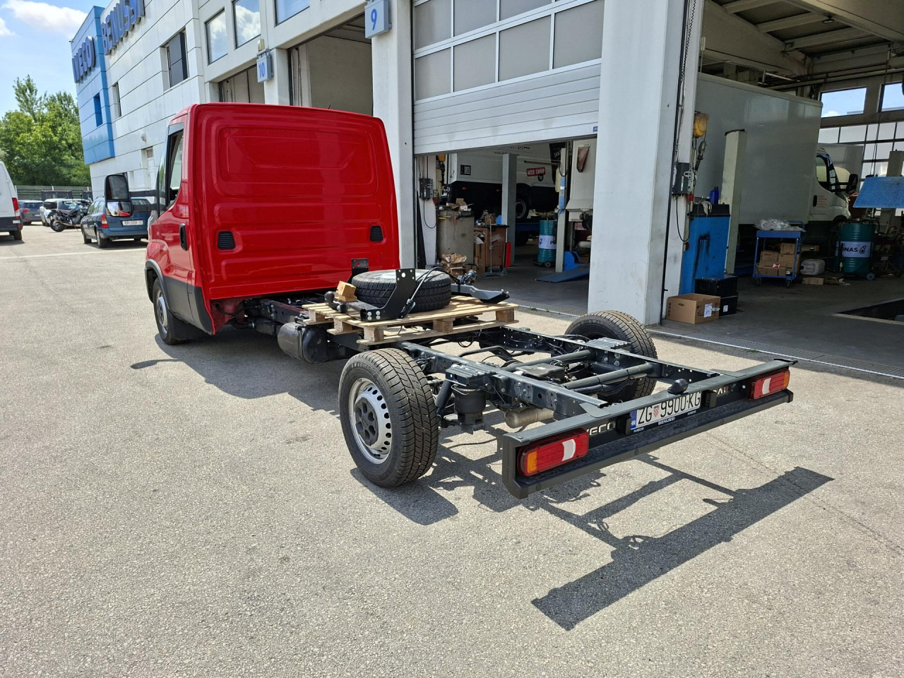 IVECO Daily 35C21HA8/P - Kamion sa golom šasijom i zatvorenom kabinom: slika 4 IVECO Daily 35C21HA8/P - Kamion sa golom šasijom i zatvorenom kabinom: slika 4