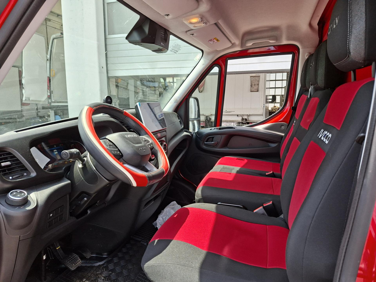 IVECO Daily 35C21HA8/P - Kamion sa golom šasijom i zatvorenom kabinom: slika 5 IVECO Daily 35C21HA8/P - Kamion sa golom šasijom i zatvorenom kabinom: slika 5