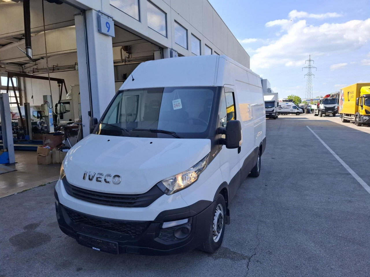 IVECO Daily 35S14V - Putnički kombi: slika 1 IVECO Daily 35S14V - Putnički kombi: slika 1