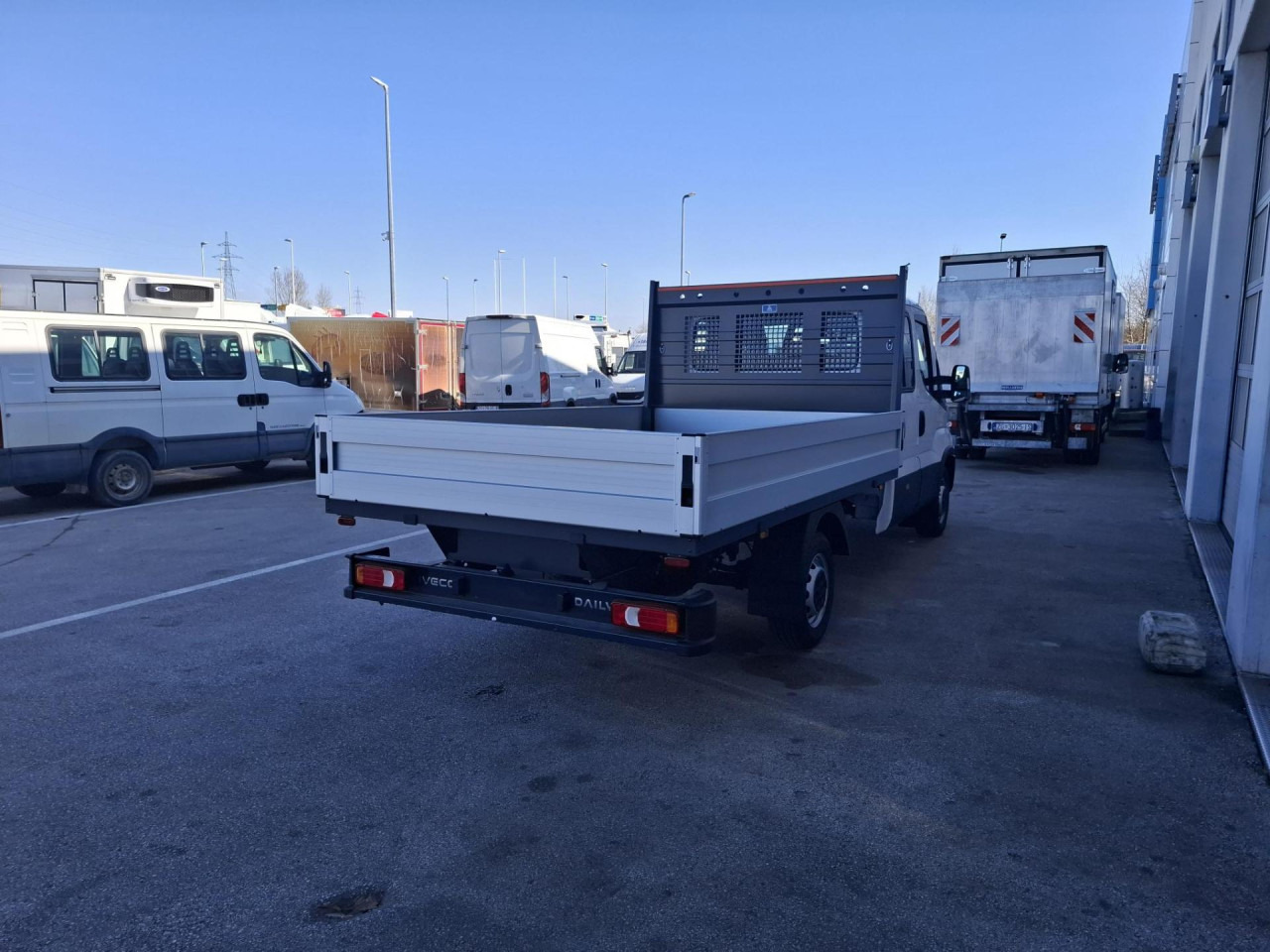 IVECO Daily 35S16D - Furgon, Dostavno vozilo sa duplom kabinom: slika 4 IVECO Daily 35S16D - Furgon, Dostavno vozilo sa duplom kabinom: slika 4
