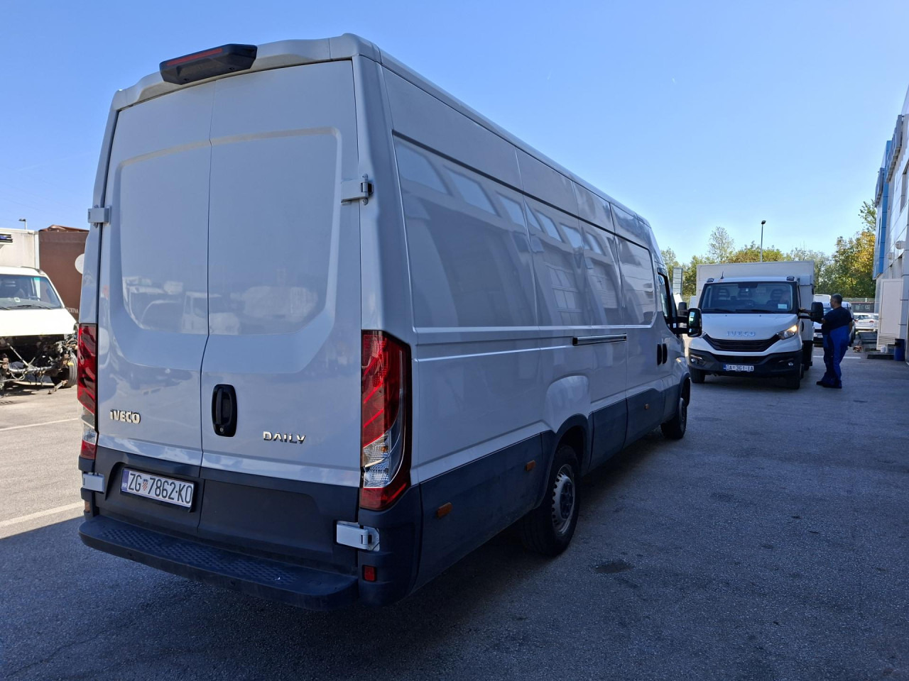 IVECO Daily 35S16V - Putnički kombi: slika 4 IVECO Daily 35S16V - Putnički kombi: slika 4