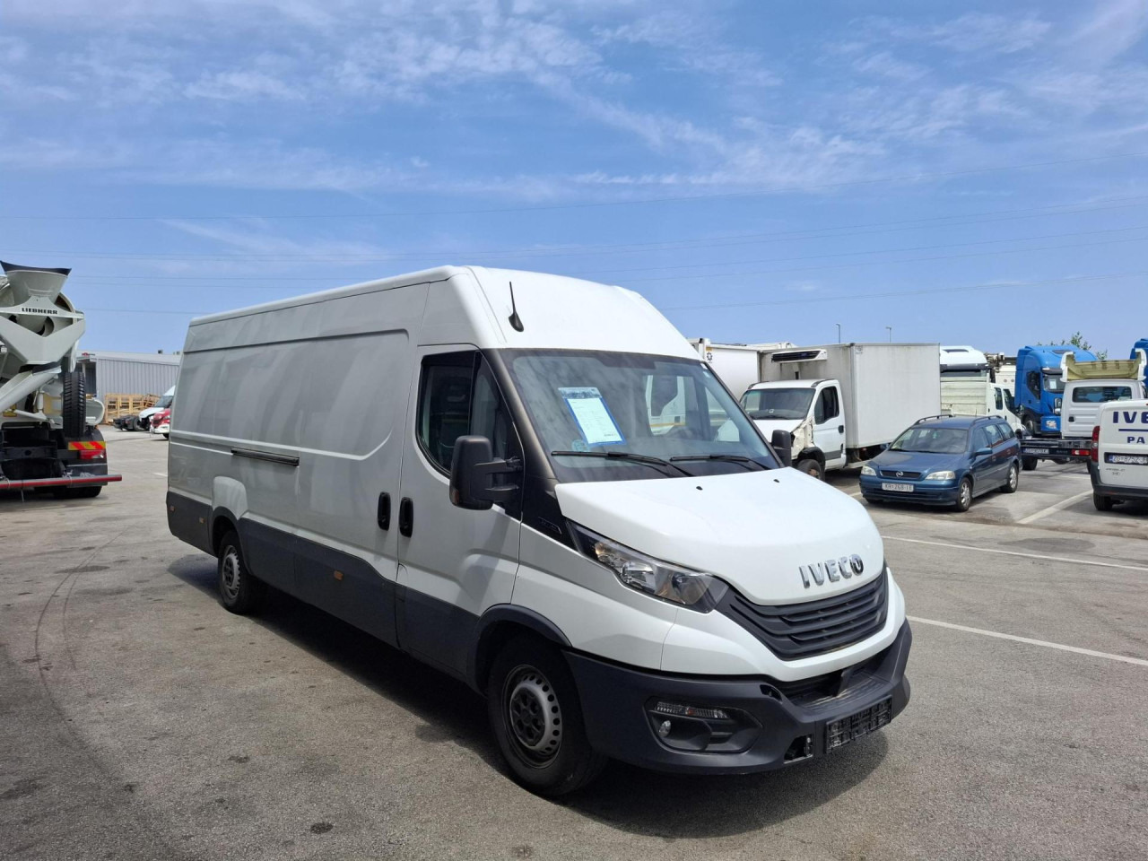 IVECO Daily 35S16V - Putnički kombi: slika 2 IVECO Daily 35S16V - Putnički kombi: slika 2