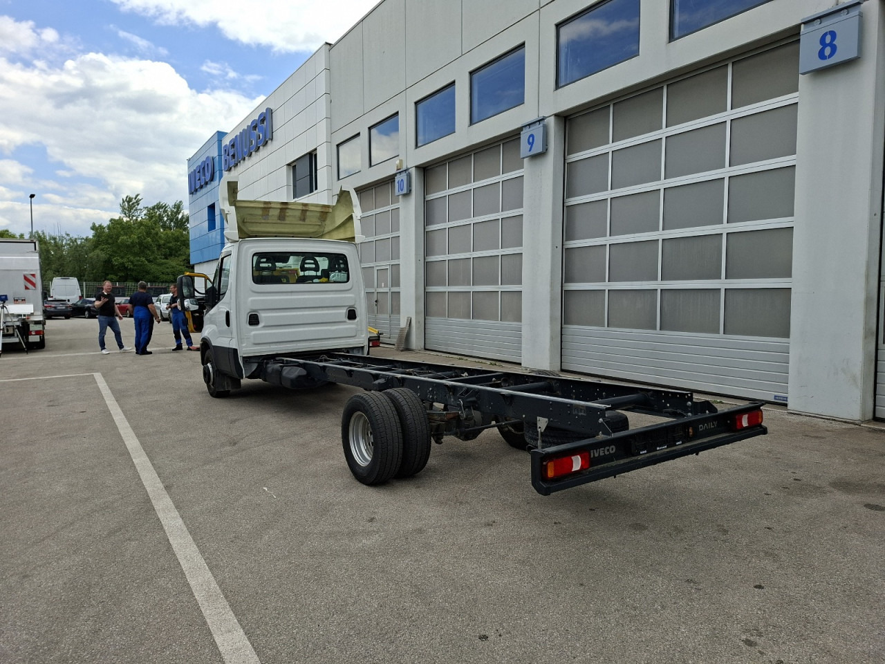 IVECO Daily 70C18H - Kamion sa golom šasijom i zatvorenom kabinom: slika 3 IVECO Daily 70C18H - Kamion sa golom šasijom i zatvorenom kabinom: slika 3