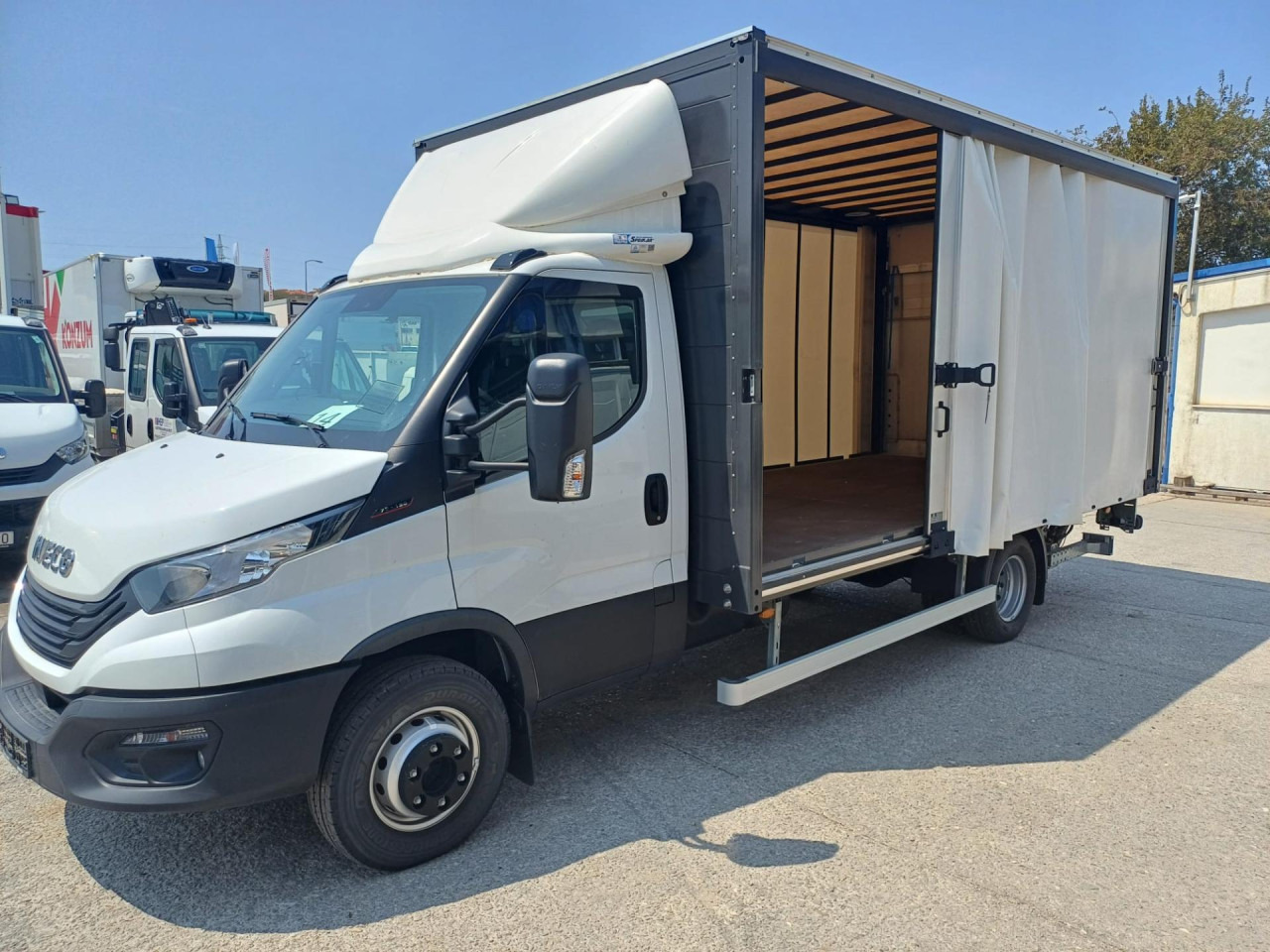 Dostavno vozilo sa ceradom IVECO Daily 70C18H: slika 7 Dostavno vozilo sa ceradom IVECO Daily 70C18H: slika 7